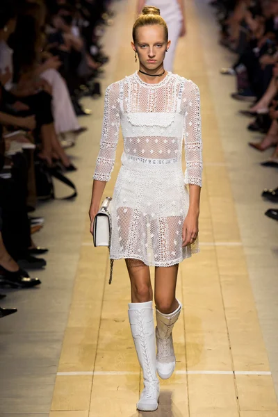 Look 8